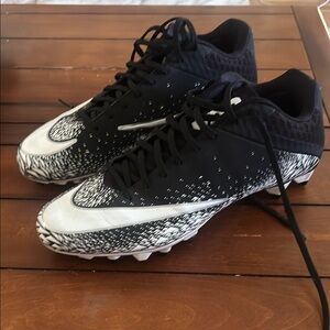Nike Black and White Football cleats. NIKE VAPOR FEED